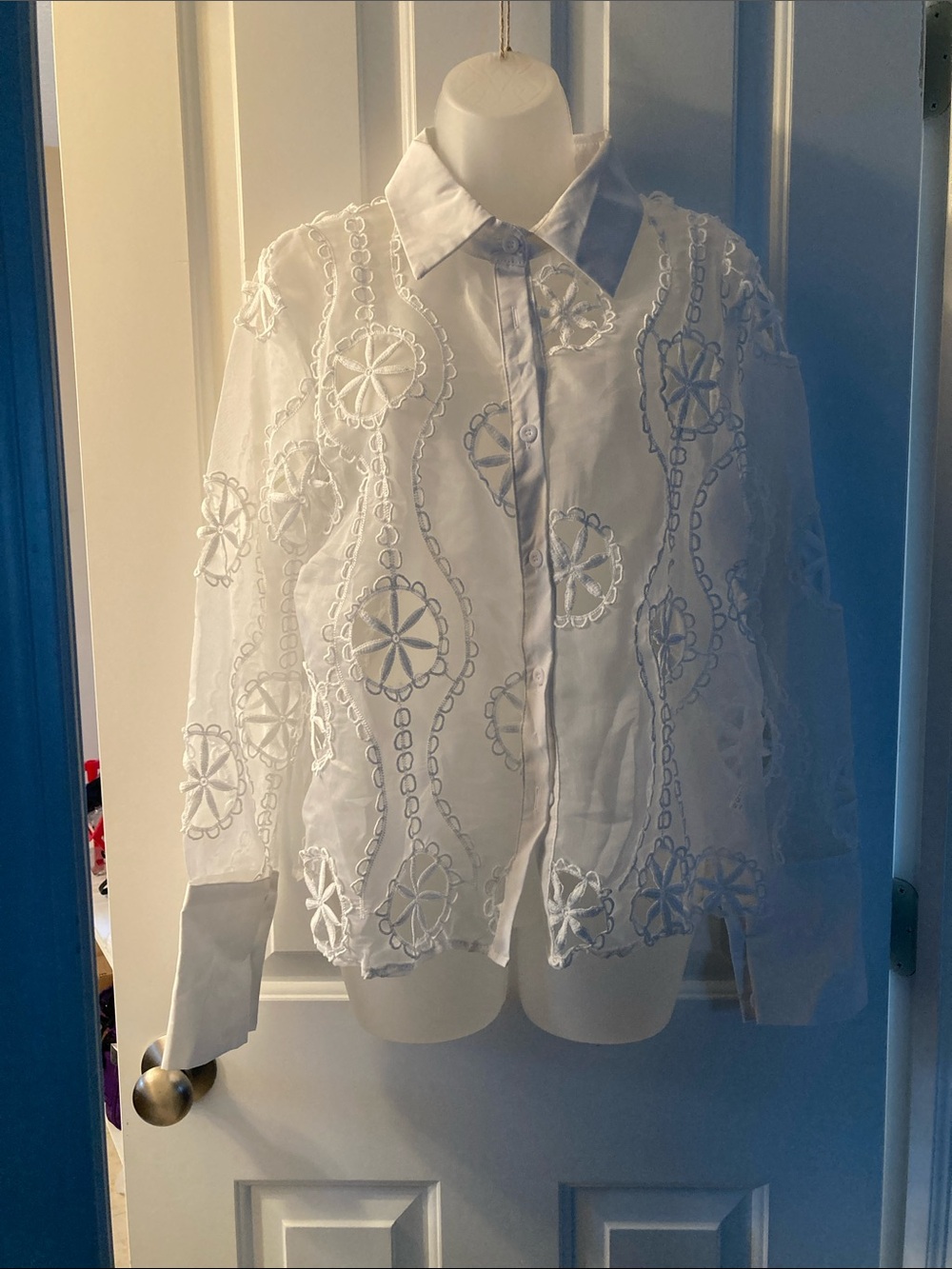 White Embroidered Sheer Button-Down 👚 blouse, size-S
